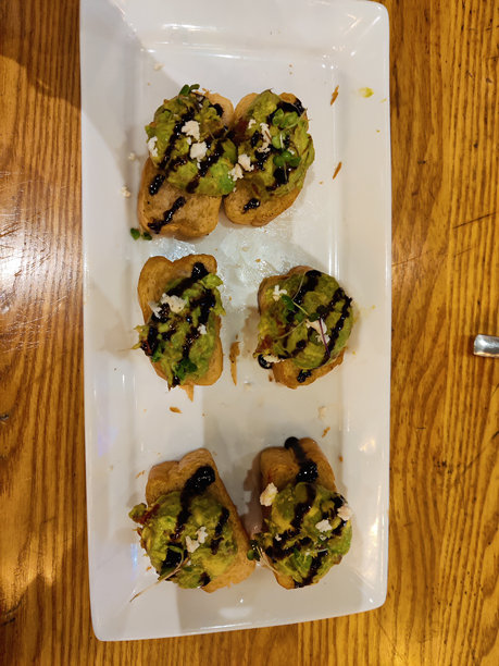 鳄梨泥吐司的工作室拍摄 - 股票照片图片下载