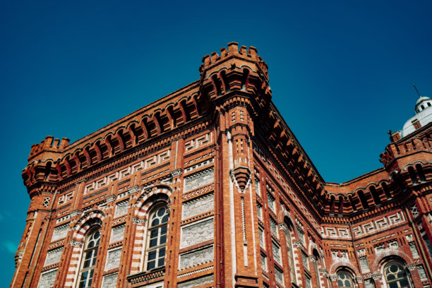 下面的照片是位于伊斯坦布尔巴拉特的大红色灯塔希腊高中。该高中的另一个名字是红色学校。图片下载