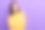 特写照片，迷人满意的女士穿着时尚的橙色毛衣，手臂指向空旷的空间，酷炫的提议，背景为紫色。图片下载