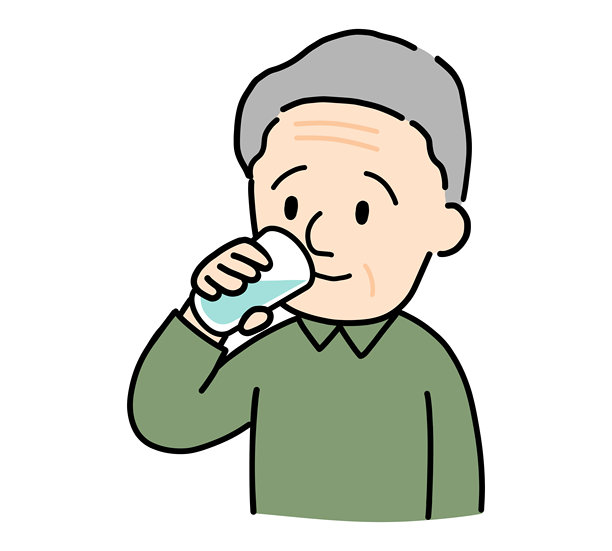 老人正在用杯子喝水图片下载