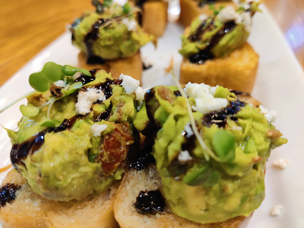 土豆泥鳄梨吐司的工作室拍摄 - 股票照片图片下载