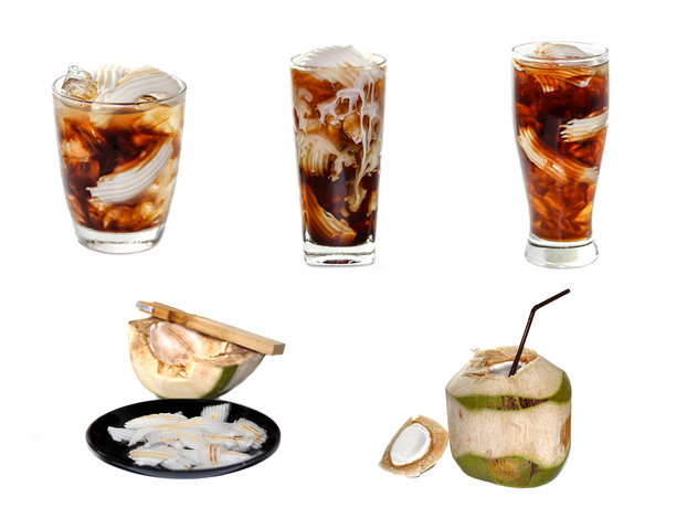 准备好饮品的照片组合，包括美式咖啡和椰子水，背景为白色，采用孤立风格。图片下载