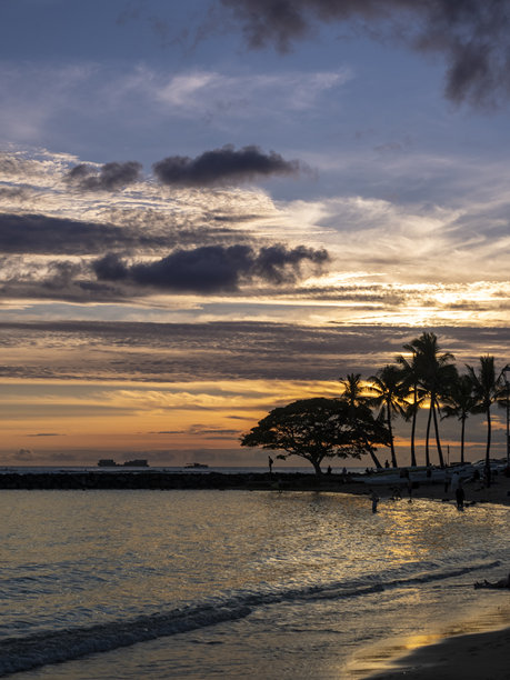 日出时分的山脉长时间曝光照片图片下载