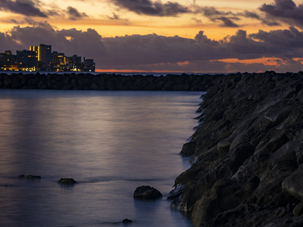 日出时分的山脉长时间曝光照片图片下载