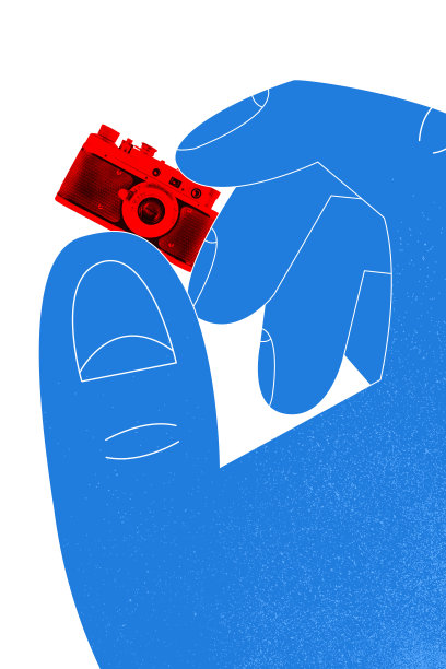 当代艺术拼贴。蓝色手握着迷你红色相机，背景为白色。迷你复古照片。图片下载