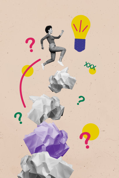 快乐的美国女孩在涂鸦背景上奔跑，手中拿着皱巴巴的纸张、问号、思考、灯泡和创意策略的垂直照片拼贴。图片下载