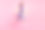 可爱的棕发女士穿着夹克、牛仔裤和靴子在粉色背景上奔跑的全身照片图片下载