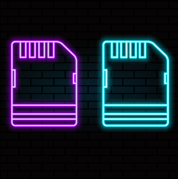 SD存储卡图标。霓虹风格图标的照片元素。适用于网站、网页设计、移动应用和信息图表的简单图标。紫色。图片下载