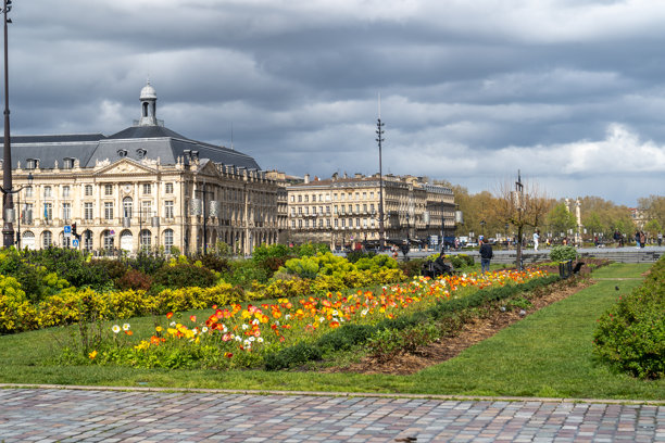 法国波尔多的历史建筑、老房子、街道，城市旅游，欧洲城市的编辑图片图片下载