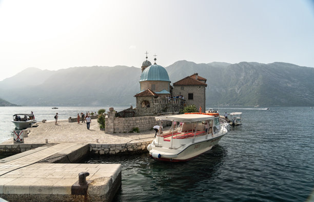 黑山科托尔湾的岩石圣母教堂，人工岛，新闻图片图片下载