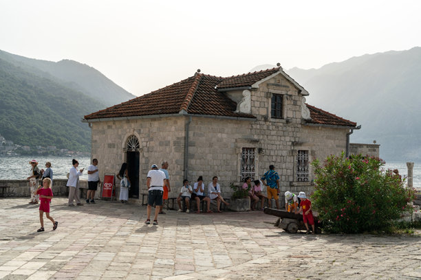 黑山科托尔湾的岩石圣母教堂，人工岛，新闻图片图片下载