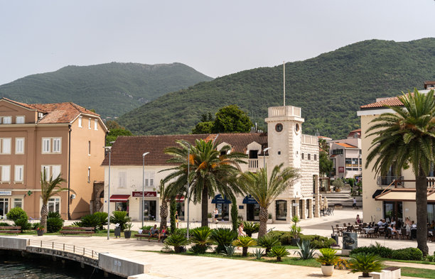 黑山亚得里亚海沿岸的蒂瓦特老城风景，巴尔干海岸的编辑图片图片下载