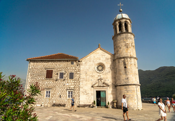 黑山科托尔湾的岩石圣母教堂，人工岛，新闻图片图片下载