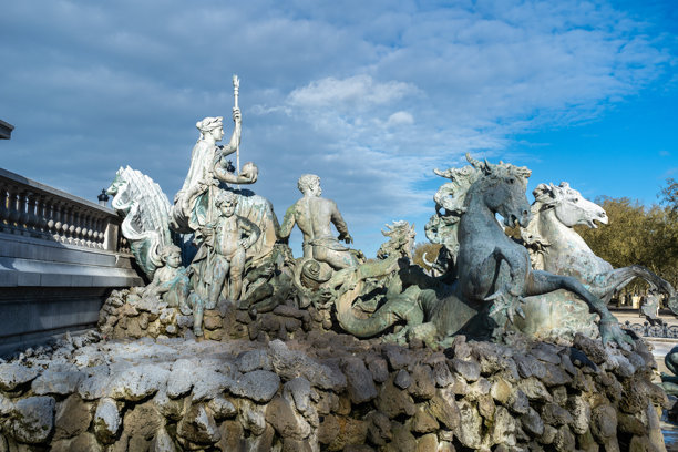 吉伦特人纪念碑或吉伦特人纪念碑位于波尔多市中心的金字塔广场，编辑图片图片下载