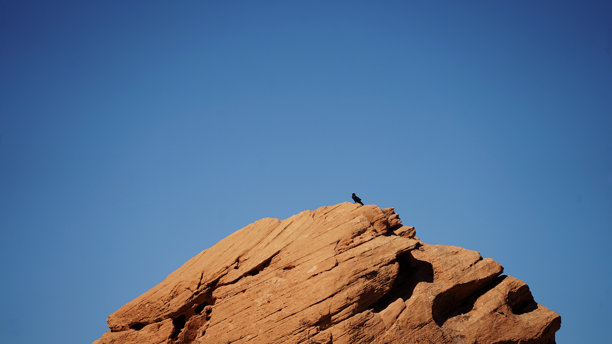 红石小径起点的黑白和彩色照片图片下载