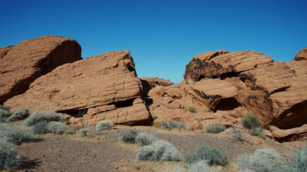 红石小径起点的黑白和彩色照片图片下载