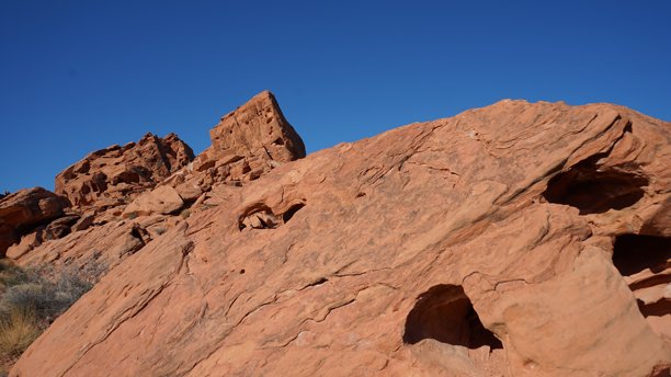 红石小径起点的黑白和彩色照片图片下载