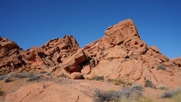 红石小径起点的黑白和彩色照片图片下载
