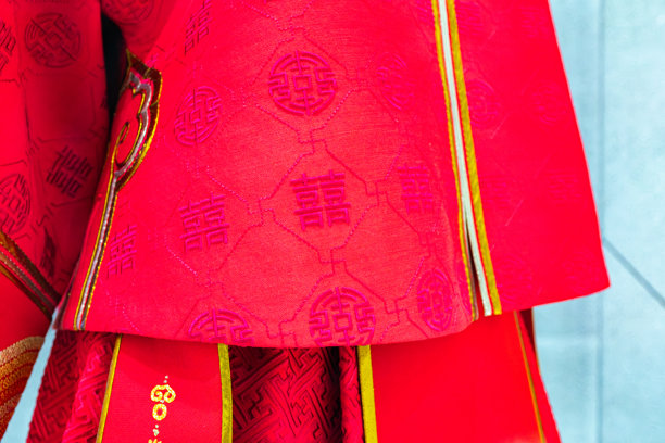 带有吉祥图案的中国新娘服饰图片下载