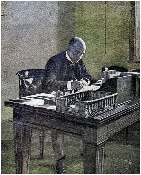 古董照片：办公室里的男人图片下载