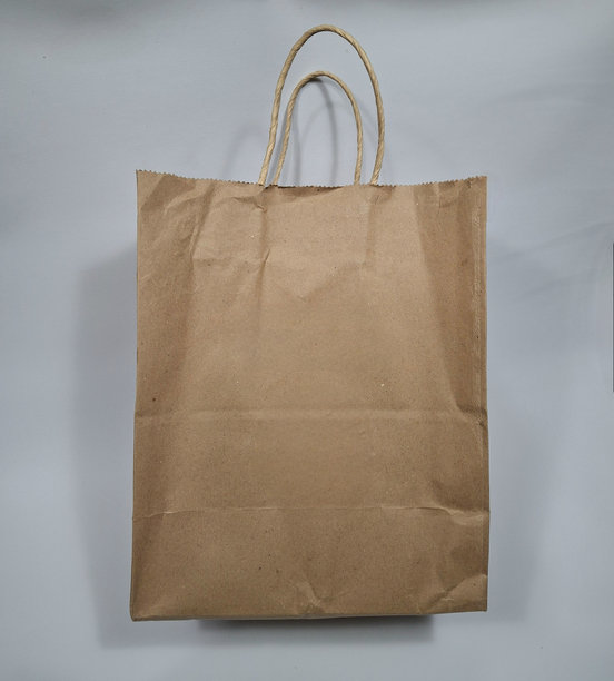 白色背景下的购物纸袋，纸袋正面照片图片下载