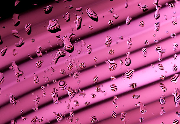 长时间曝光的照片。光绘摄影 - 湿润玻璃后面五彩斑斓的仙女灯。抽象背景色彩图片下载