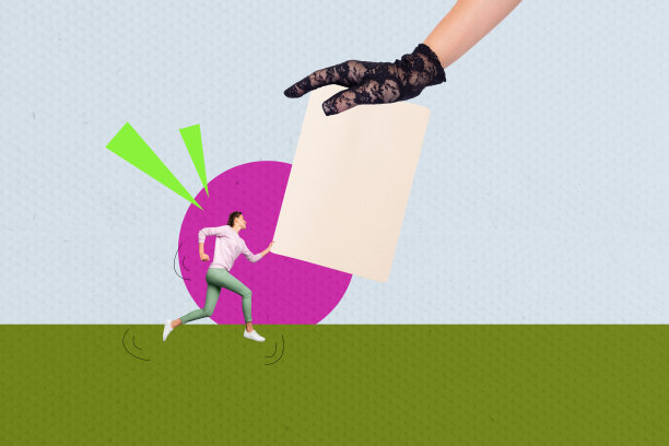 快乐的女孩邮递员在涂鸦背景上奔跑，手里拿着大信封和商业贴纸，准备完成任务的拼贴照片。图片下载