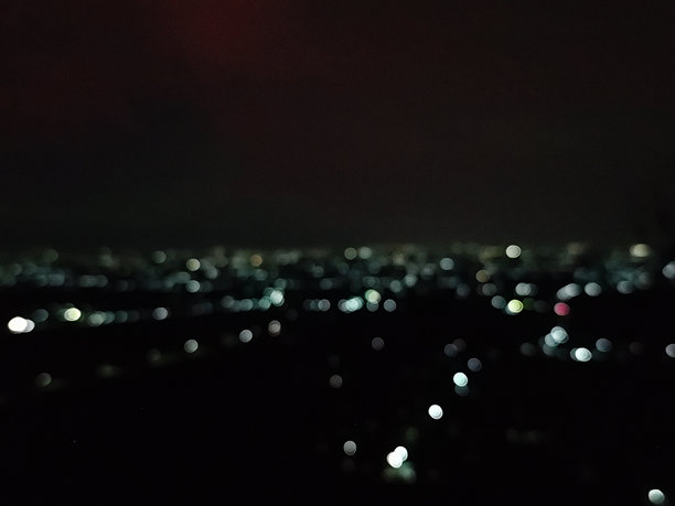 夜空中模糊的灯光照片图片下载
