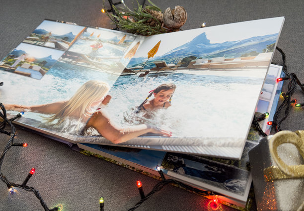 家庭摄影集，包含美丽、快乐的家庭与孩子在摄影棚中的照片。专业摄影师和设计师的服务。印刷材料在印刷和摄影实验室中制作。图片下载