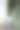 长发美女在公园里滑旱冰。四轮滑冰是一种受欢迎且安全的休闲活动。竖版照片图片下载