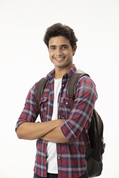 男子交叉手臂孤立在白色背景股票照片。图片下载