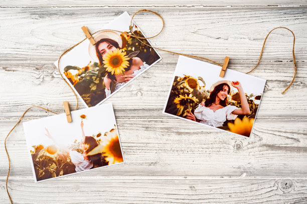 灰色背景上的彩色女性肖像印刷照片图片下载