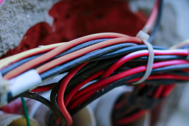 建筑工地上的电缆和电线特写照片图片下载