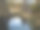 被毁坏的旧桥在河上，秋天的日子里从无人机拍摄的照片视角。图片下载