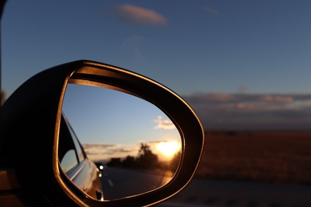 从车镜中拍摄的风景照片图片下载