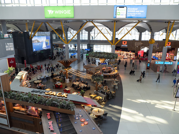 伊斯坦布尔机场的汉堡杰克小吃吧的图片。图片下载