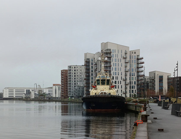 丹麦北尤兰的奥尔堡港口的拖船Svitzer Hermod的照片图片下载