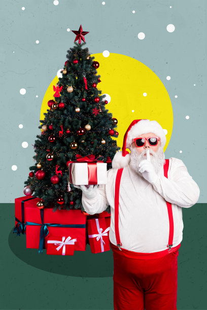 老圣诞老人竖版照片拼贴，做出嘘声手势，旁边有新年树装饰和礼物盒，冬季假日，背景为涂鸦风格。图片下载