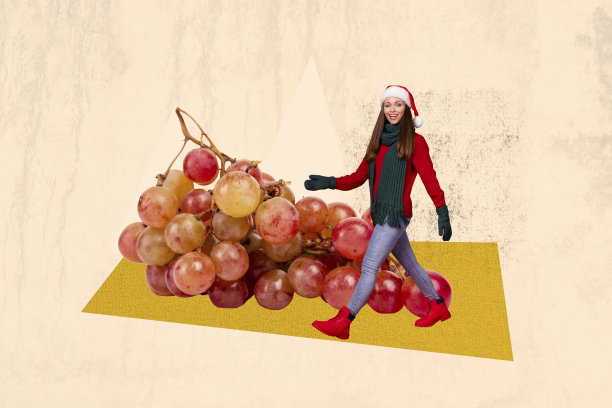 快乐女孩在新年假期中走路，穿着围巾，享受葡萄浆果水果营养，背景为涂鸦风格的合成照片拼贴。图片下载