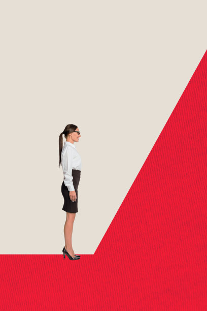 创意竖版照片拼贴海报，展现快乐自信的年轻女商务助理、会计师、经纪人，象征着银行业的成功。图片下载