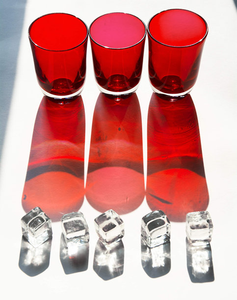 红色玻璃产品照片图片下载