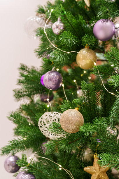 华丽装饰的圣诞树素材图片下载