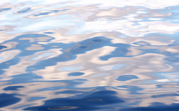 抽象波浪深蓝色，纯自然漩涡图案纹理，背景照片。图片下载