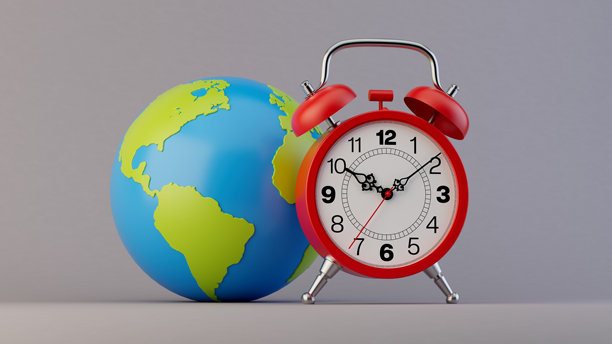 带有世界地图和红色闹钟的地球仪，象征着环境意识和气候变化中的时间和紧迫感，极简背景，鲜艳色彩，照片级细节，工作室灯光3D渲染。图片下载