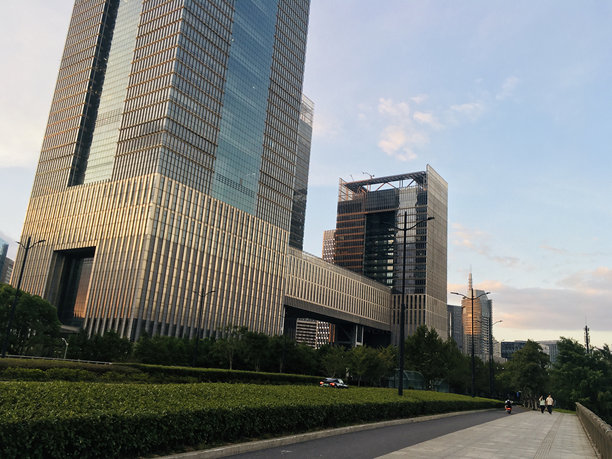 2024年9月22日上海浦东国际金融中心 - 股票图片图片下载