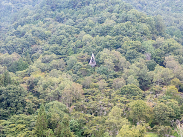 从日本长野县小牧野市山顶俯瞰城市的航拍照片图片下载