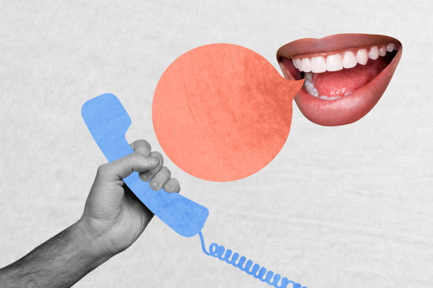 横向照片拼贴，男人手持电话线，张嘴微笑，进行对话，背景为纸张。图片下载