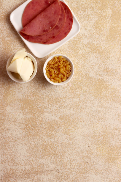 意大利通心粉火腿奶酪帕尔马干酪马苏里拉奶酪烘焙小吃商业照片背景图片下载