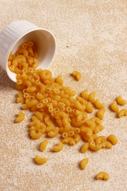 意大利通心粉火腿奶酪帕尔马干酪马苏里拉奶酪烘焙小吃商业照片背景图片下载