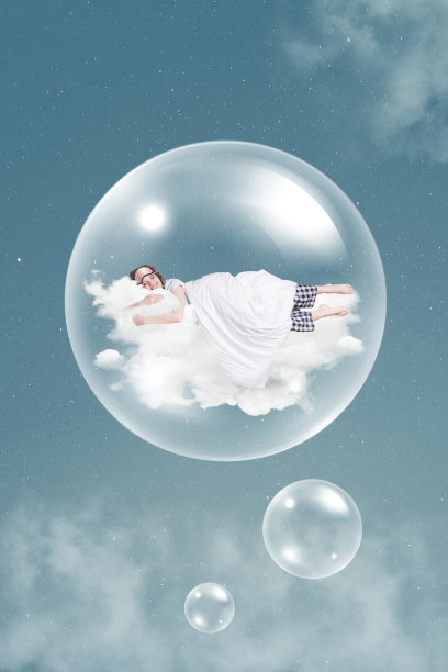 垂直创意超现实照片拼贴海报，展示漂浮在泡泡天空云朵中的女人，舒适休息，做梦。图片下载